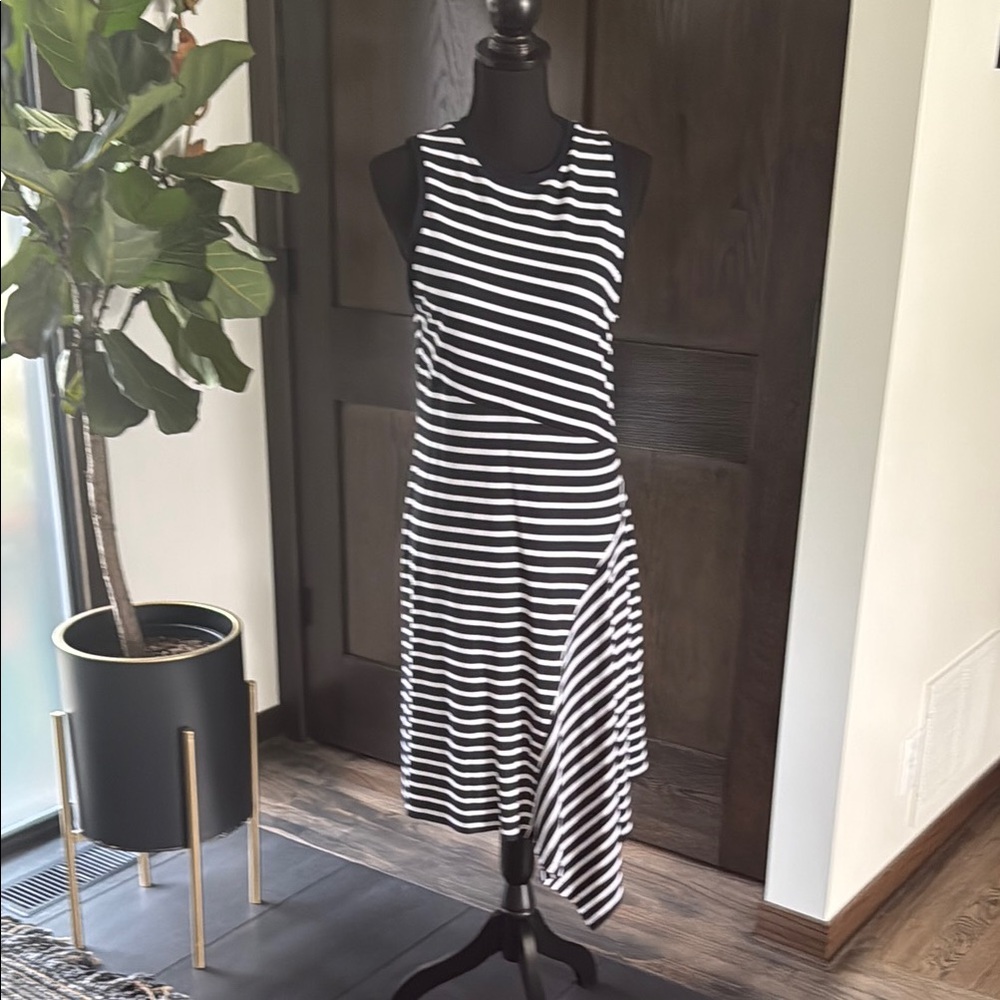 Banana Republic White and Navy Sleeveless Asymmetrical Sundress